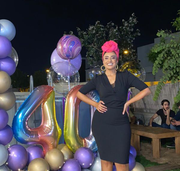 כך נרקיס חגגה את יום הולדתה ה-40