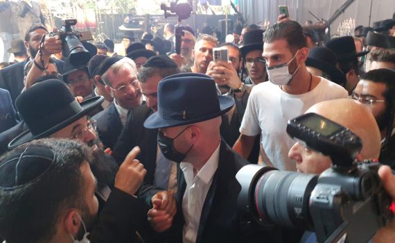 למה עומר אדם התחפש לחרדי?