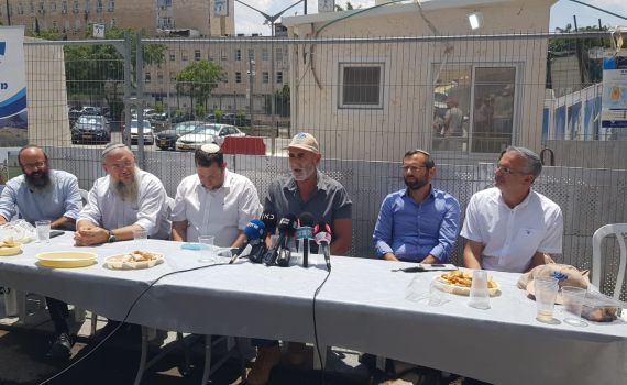 ראשי מועצת יש"ע מול לשכת רה"מ: חציית קו אדום