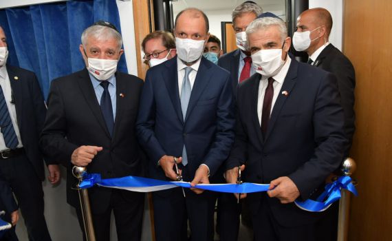 היסטוריה: לפיד חנך את נציגות ישראל במרוקו