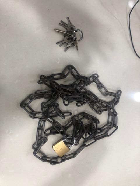 הוכתה קשות על ידי משפחתה בגלל קשר עם גבר