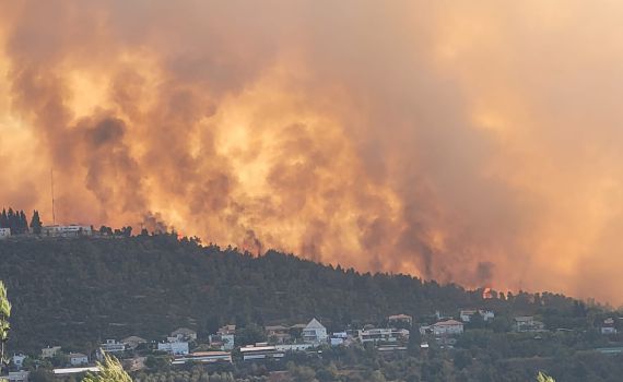מאמצי הכיבוי ימשכו גם בלילה: 2 נעדרים בין המפונים