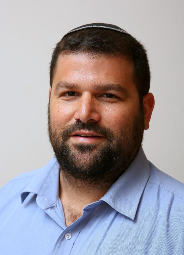 דובר מועצת בנימין בבדיקת עובדות ללשכת בנט