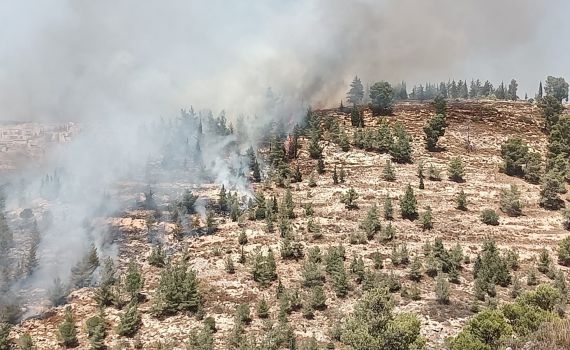 גוש עציון: שריפת ענק סמוך ליישוב גבעות