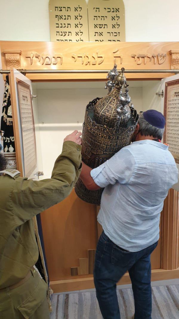 הכנסת ספר תורה מרגשת בבסיס 8200