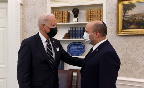 נראה שהקריאות של בנט לא נועדו רק לאוזניים של ביידן