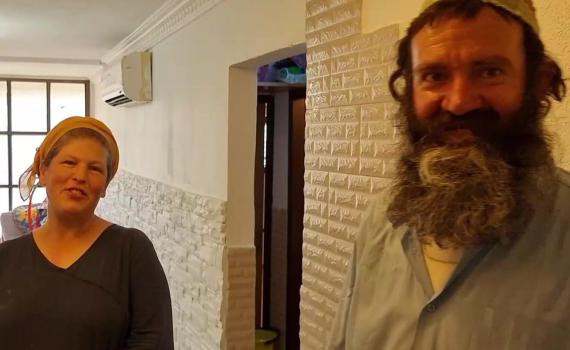 צפו: עם 9 ילדים מיצהר עברו להצטופף בדירה בלוד