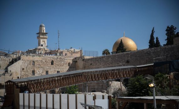 למרות הסכנה: קרן הכותל לא מציבה גדר תחת הגשר