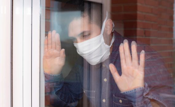 3 רעיונות שיעזרו לכם לשמח חבר או קרוב בבידוד