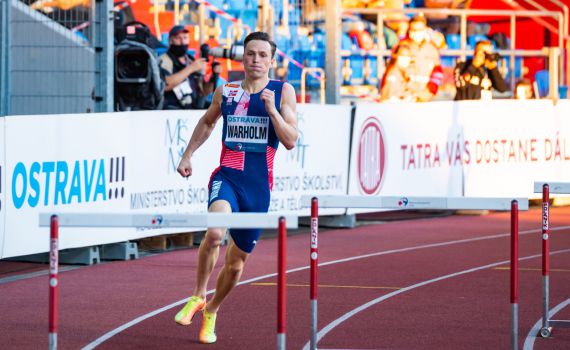 שיא עולם מטורף בריצת משוכות: פחות מ-46 שניות