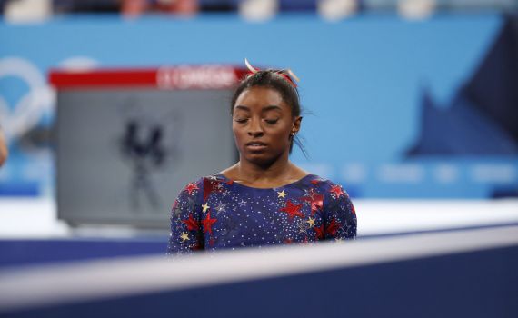 סימון ביילס חושפת: האירוע המשפחתי שגרם לי לקרוס