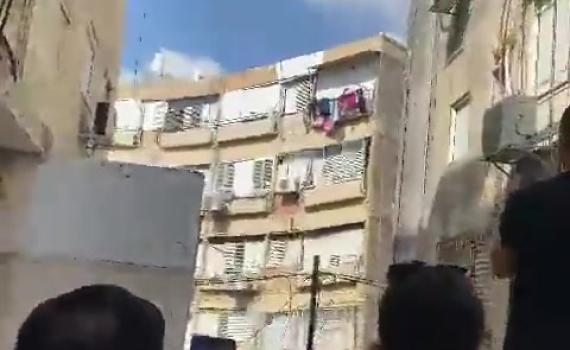 תיעוד מטורף: בניין בן 4 קומות קרס בחולון