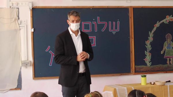 כשהשר הנדל פגש את הבת של השר טרופר | צפו