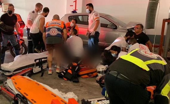 תאונה קטלנית בחולון: 2 הרוגים ופצוע ברכב