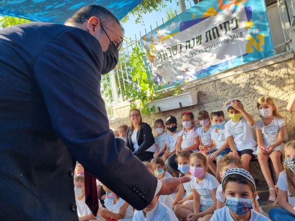 משה ליאון פתח את שנת הלימודים בבית ספר סרוג