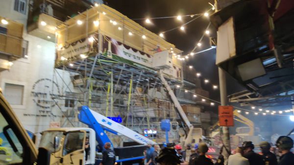 "סכנה לחיי אדם": פורקה הסוכה במאה שערים