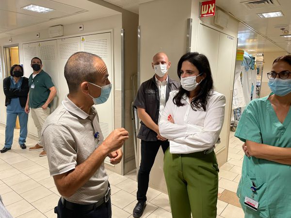 שקד נגד סרבני החיסונים: "להתפכח ולעשות זאת"