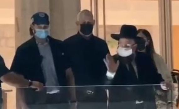 צפו: בני גנץ התקבל בכותל המערבי בקריאות בוז