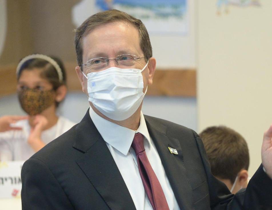 צפו: התשובה המפתיעה שהצחיקה את נשיא המדינה