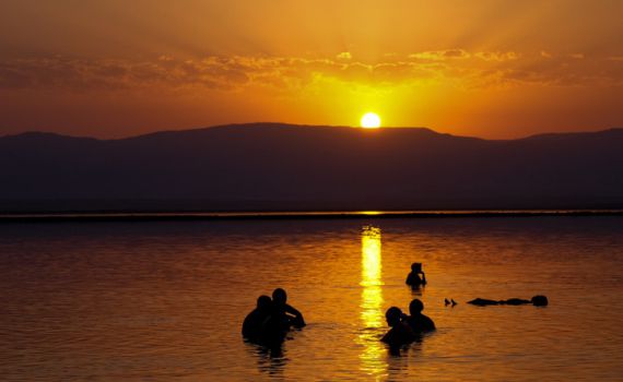 "התמוטט במים": אדם טבע למוות בעין בוקק