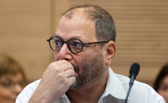 'היית מסגיר את המחבלים?': צפו בתשובה של עופר כסיף