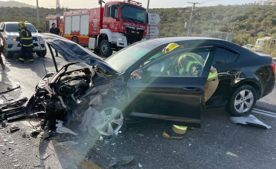 תאונה קשה בשומרון: אישה בחודש תשיעי נלכדה ברכב