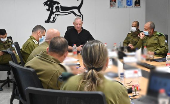 גנץ: נמשיך עם ההקלות וההטבות לפלסטינים