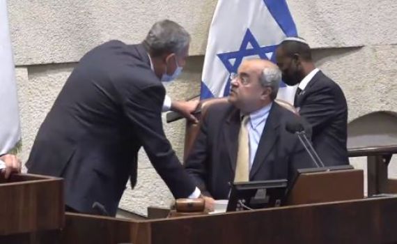 תקרית מביכה בין טיבי למיקי לוי: "כולם שומעים". צפו