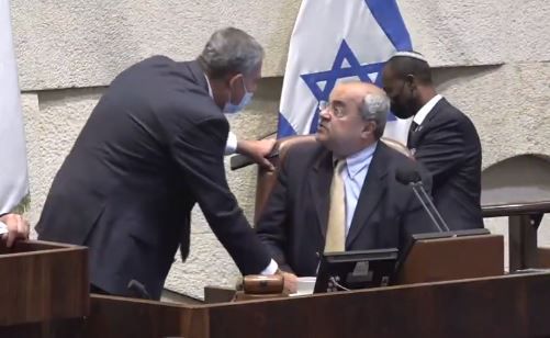 תקרית מביכה בין טיבי למיקי לוי: "כולם שומעים". צפו