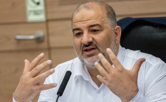 מתחרט? מנסור עבאס תוקף: "היה עדיף ממשלת ימין"