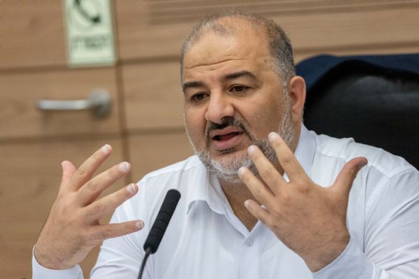 מתחרט? מנסור עבאס תוקף: "היה עדיף ממשלת ימין"