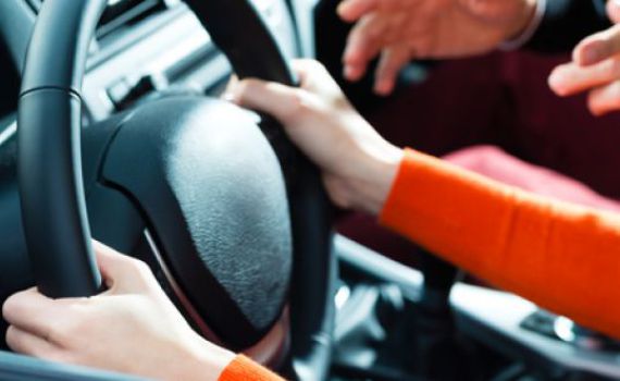 כתב אישום: מורה לנהיגה הטריד תלמידות