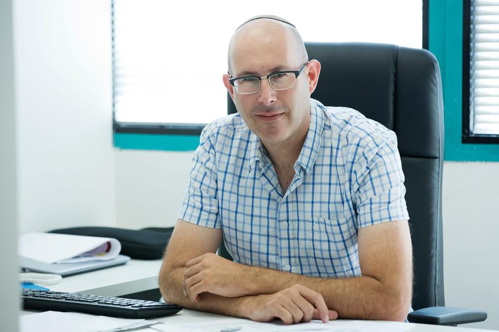 בנט מינה את העיתונאי הסרוג לראש מערך ההסברה