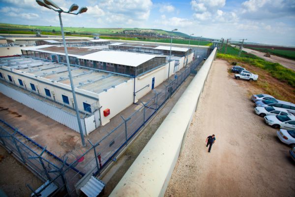 לאחר הבריחה: החל מבצע לסריקת בתי הכלא • צפו