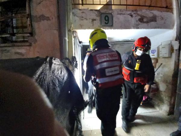 שני בניינים פונו בבני ברק מחשש לקריסה. צפו