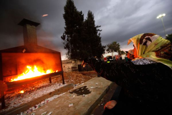 מי מנסה להנדס לנו את המסורת
