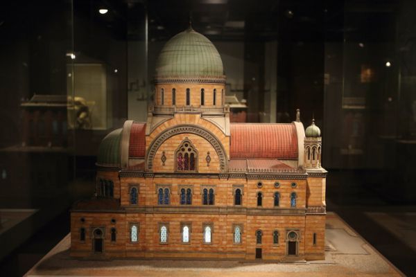 צפו: קצר על הפרשה | אין לנו מה להיאחז בגלות