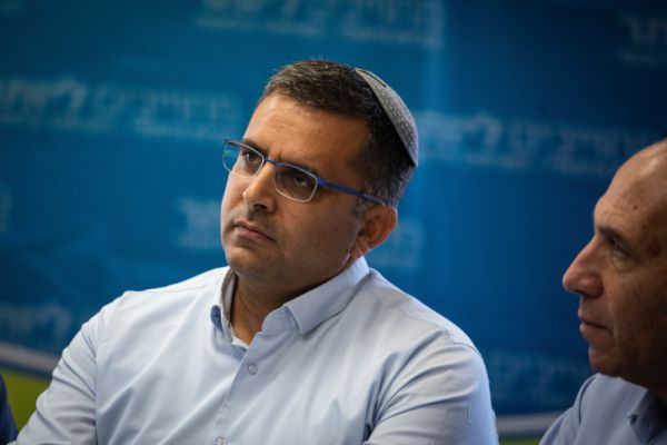 הישג מהאופוזיציה: חוק של אופיר סופר עבר בטרומית