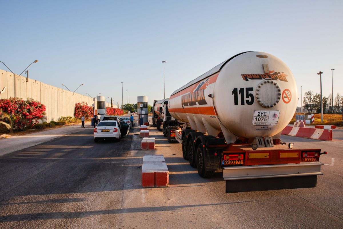 זעם בימין על פתיחת מעבר כרם שלום