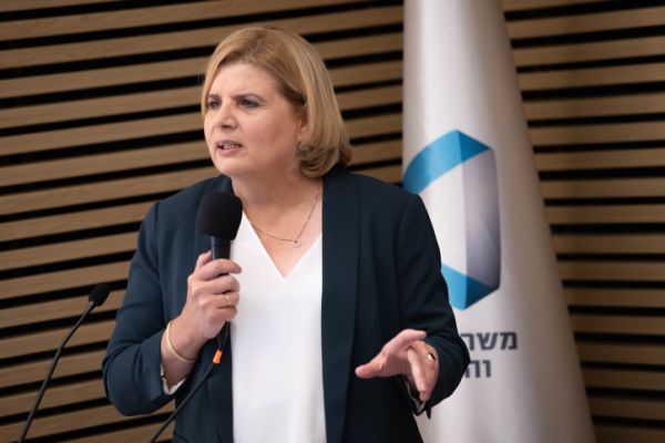 המתמחים זועמים על מתווה השרה: "בדיחה עלובה"