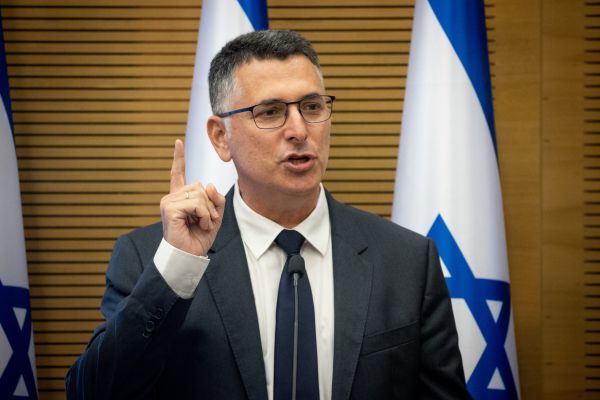 בגלל הביקורת: סער דחה את בחירת השופטים לעליון