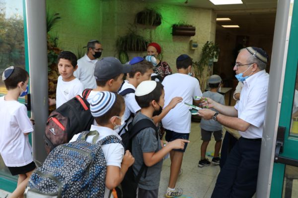 אלפי מובטלים יגוייסו כנאמני קורונה בבתי הספר