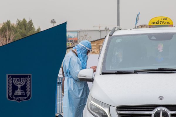 ירידה במספר המאומתים היומי בקורונה