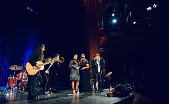 לא עוצרים: להקת שלוה בבודפשט