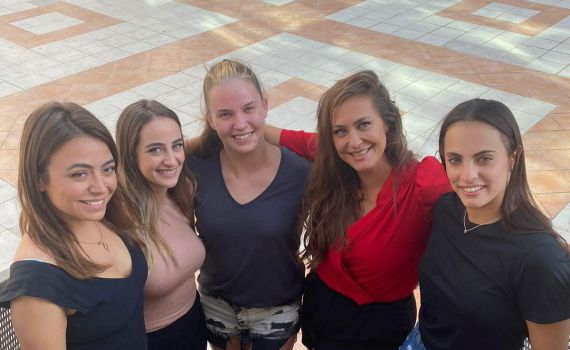 כוח נשי: קרן פלס במחווה למדליסטיות האולימפיות