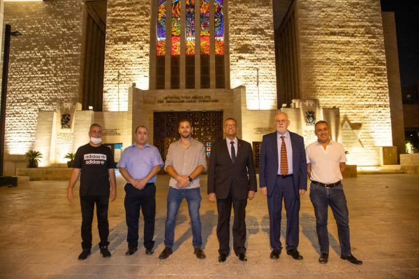 מרשים: בית הכנסת הגדול בצבעים שלא הכרתם