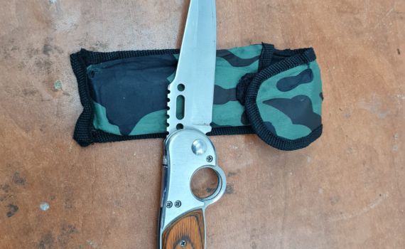 פלסטיני נעצר עם סכין בכניסה למערת המכפלה