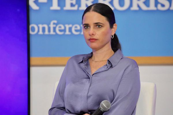 שקד: רה"מ לא יפגש ולא מתכוון להפגש עם אבו מאזן