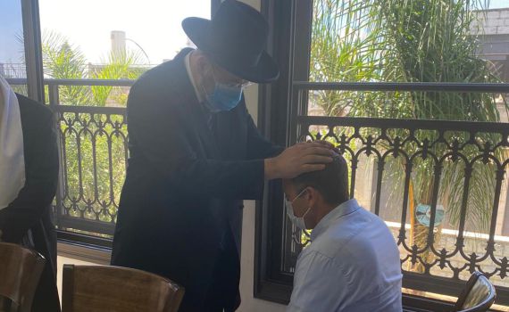 החרם נשבר? הרב עמאר נפגש עם שר הדתות