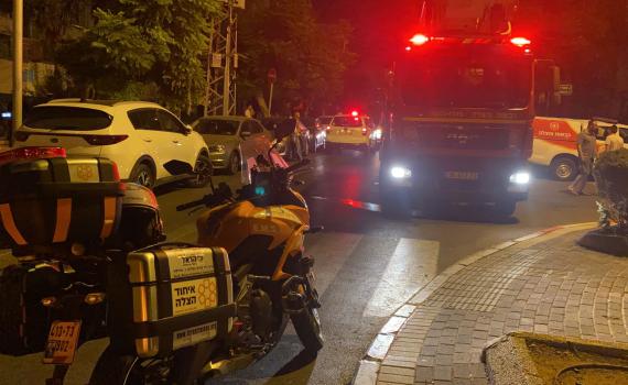 שריפה בדירה בפ"ת: ילד בן 12 פונה במצב אנוש